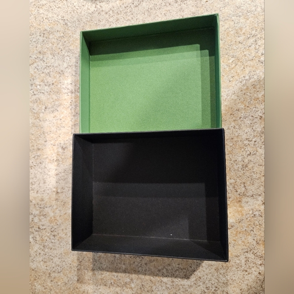 Kate Spade Jewelry Box Cardboard) - Picture 4 of 4